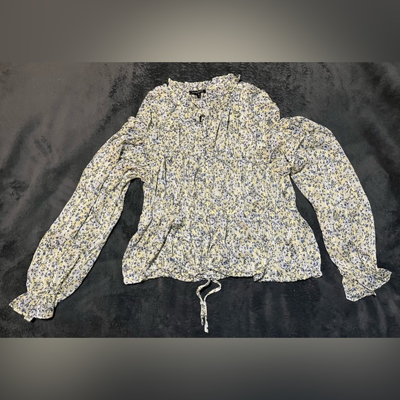 Dynamite Floral Blouse - Picture 2 of 4